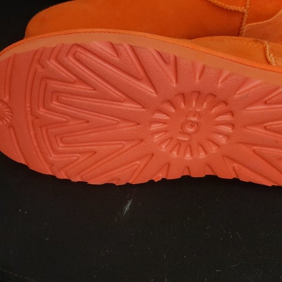 Uggs - Picture 8 of 8